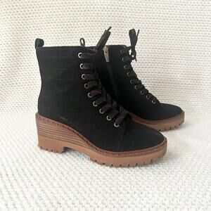 Vince Camuto Debsen Black Suede Croc Lug Sole Platform Combat Boot Lace Up 6 Box